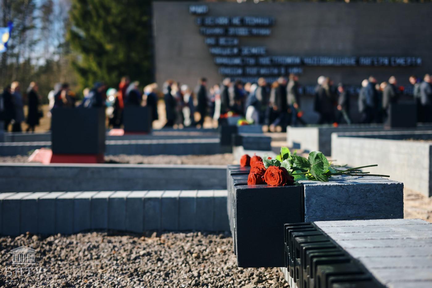 Представители БНТУ в составе делегации Министерства образования Республики Беларусь возложили цветы в мемориальном комплексе «Хатынь»